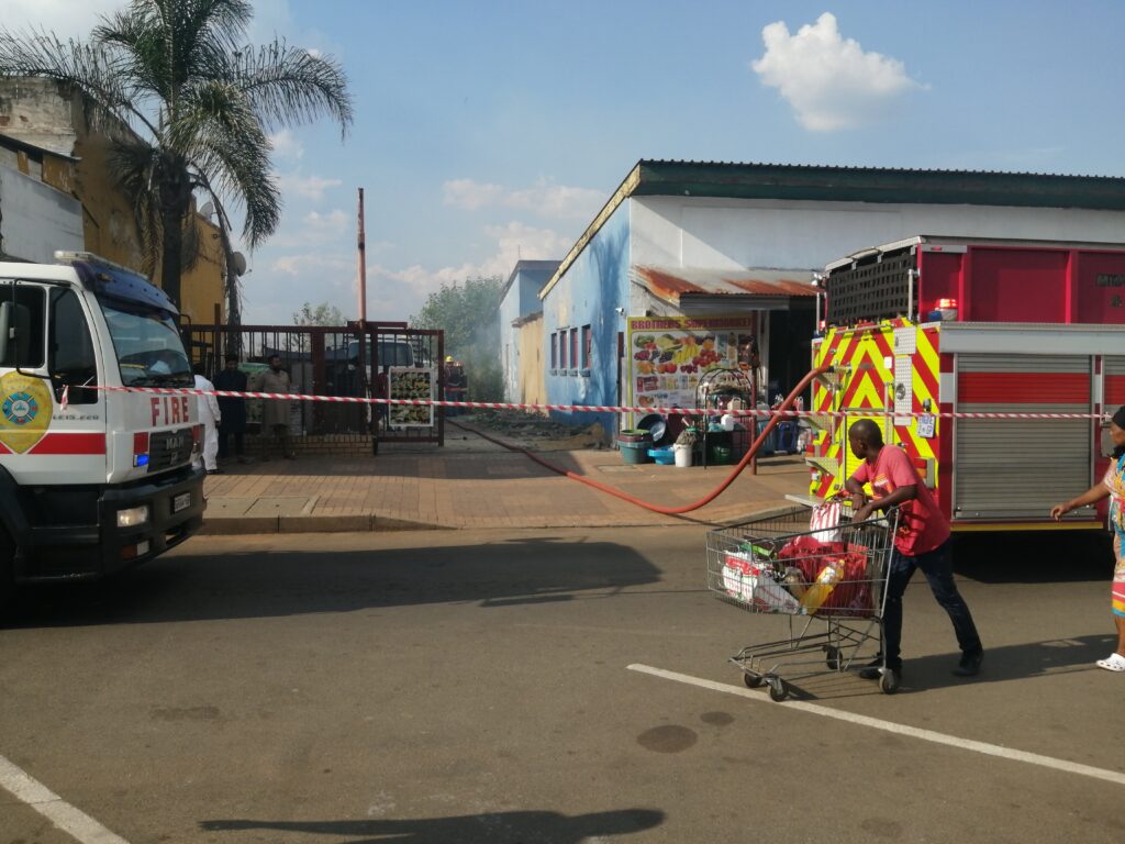 Fire breaks out behind Meyerton shops, suspected involvement of Nyaope boys Fire breaks out behind Meyerton shops, suspected involvement of Nyaope boys