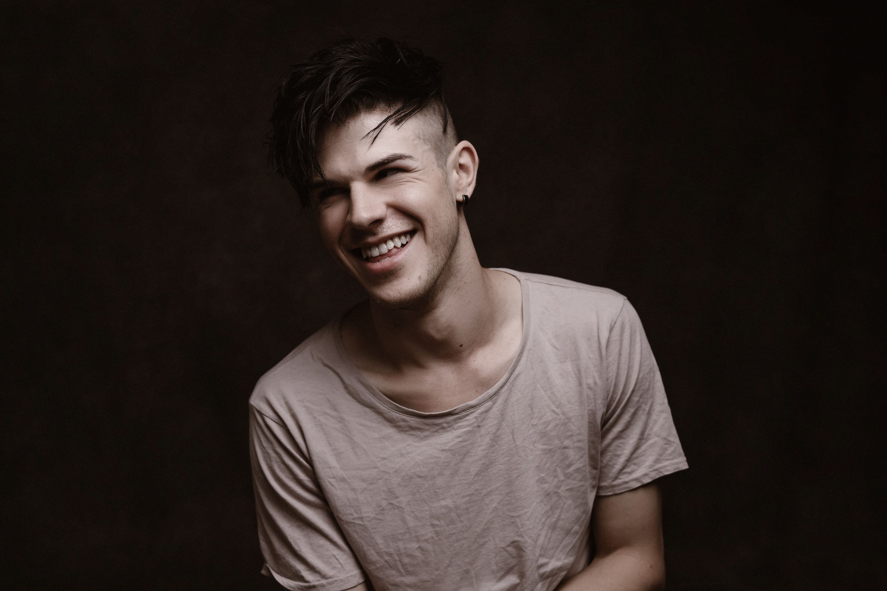 HENRI STRAUSS gets TV audiences talking as Chris in DIEPE WATERS